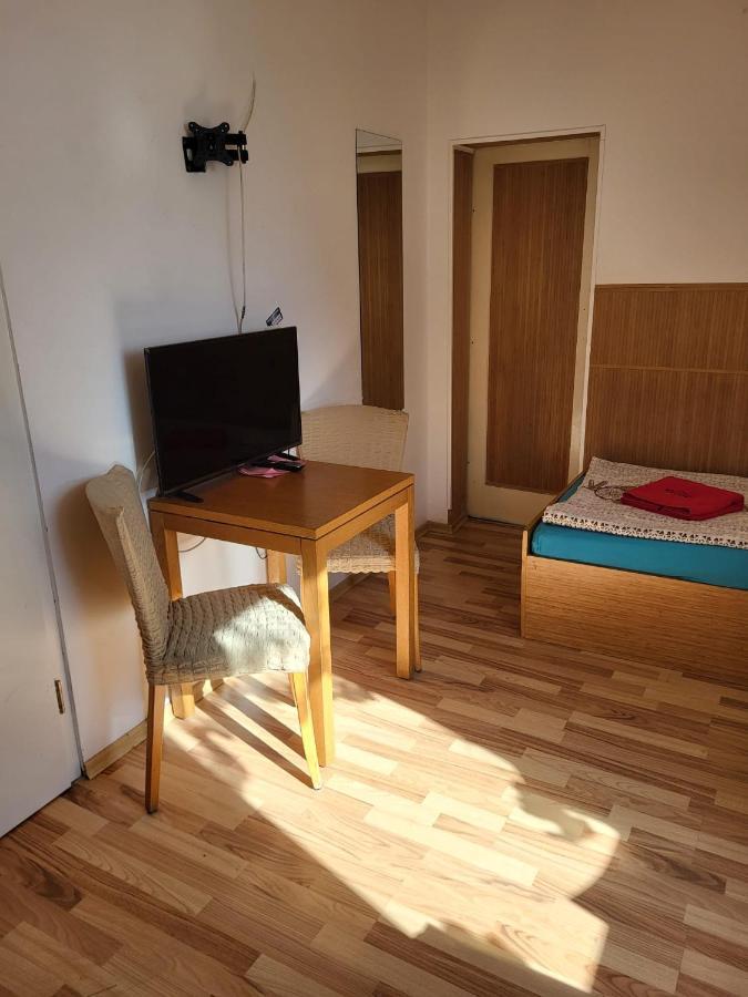 Pension Haus Baron 1 Neckarau マンハイム エクステリア 写真