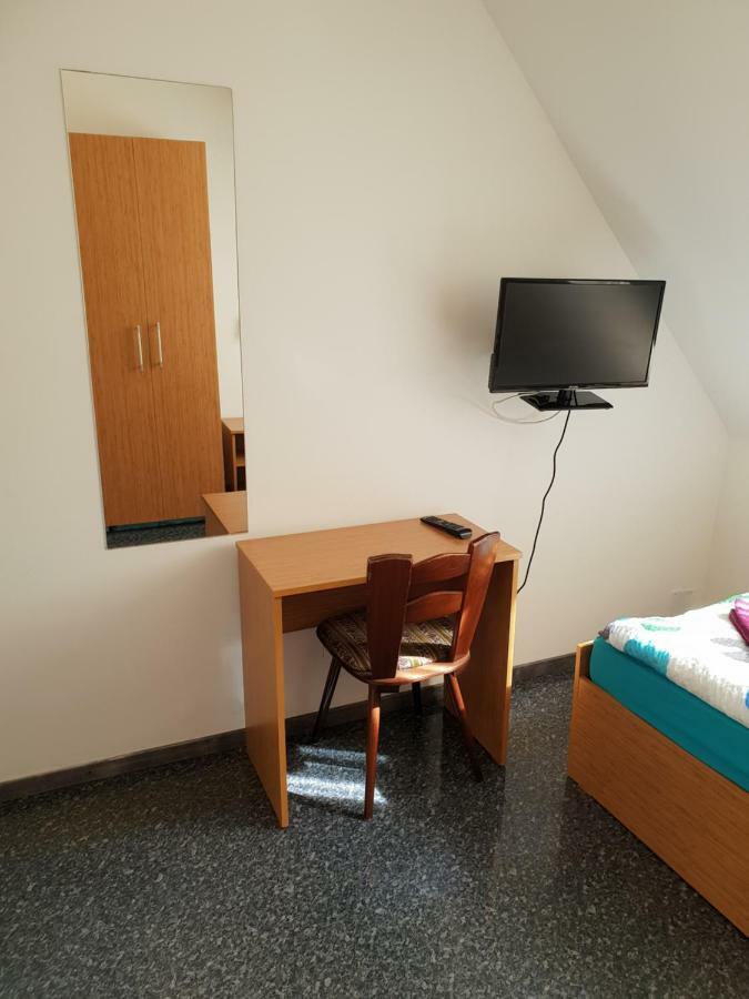 Pension Haus Baron 1 Neckarau マンハイム エクステリア 写真