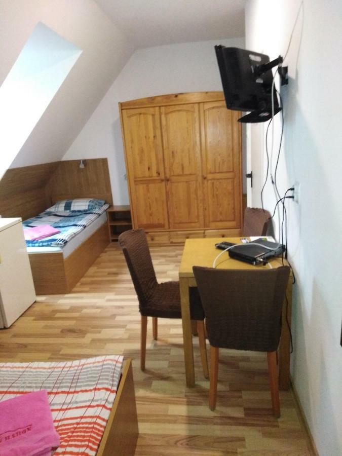 Pension Haus Baron 1 Neckarau マンハイム エクステリア 写真