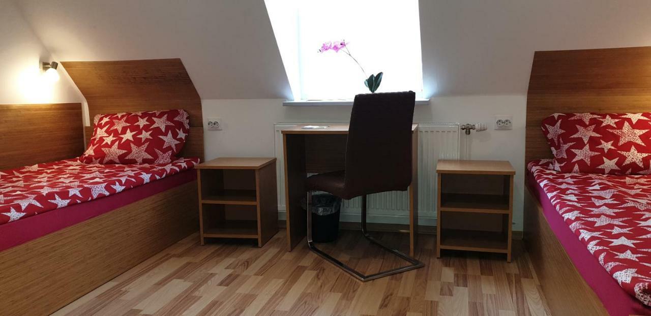 Pension Haus Baron 1 Neckarau マンハイム エクステリア 写真