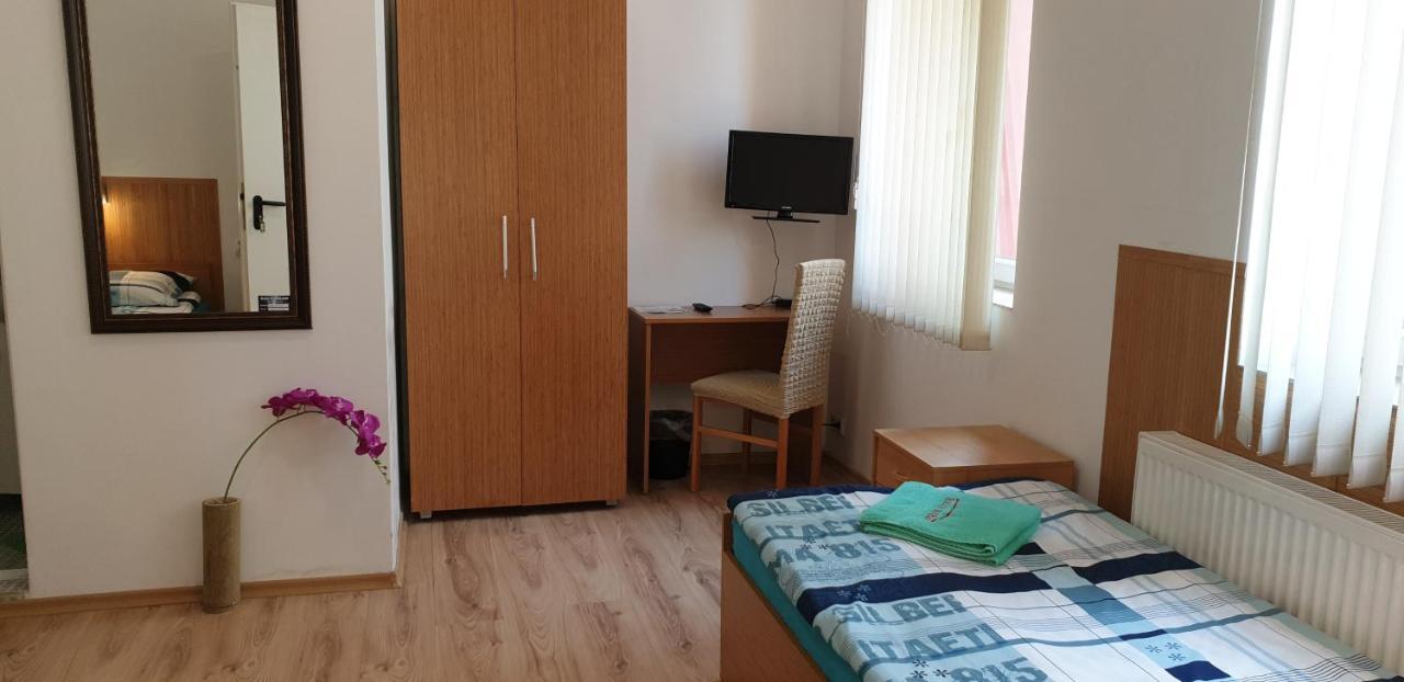 Pension Haus Baron 1 Neckarau マンハイム エクステリア 写真